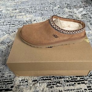 Ugg’s K Tasman II Chestnut youth size 6